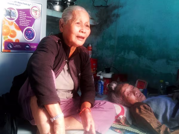 Câu chuyện đẹp về tình người của hai bà lão bán xổ số ảnh 1 Câu chuyện đẹp về tình người của hai bà lão bán xổ số ảnh 1