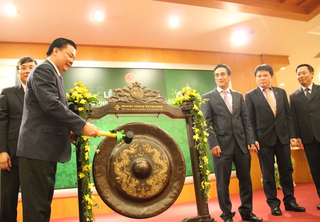 Đánh cồng khai trương phiên chứng khoán đầu Xuân Bính Thân ảnh 1 Đánh cồng khai trương phiên chứng khoán đầu Xuân Bính Thân ảnh 1