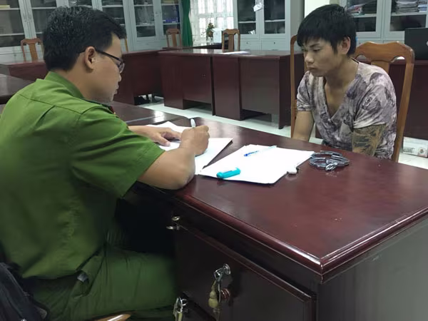 Nảy nòi vụ truy sát từ clip nóng phát tán bừa bãi trên facebook ảnh 1 Nảy nòi vụ truy sát từ clip nóng phát tán bừa bãi trên facebook ảnh 1