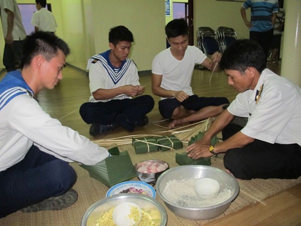 Chuyện các chiến sĩ nhà giàn nghe chúc Tết qua... loa ảnh 1 Chuyện các chiến sĩ nhà giàn nghe chúc Tết qua... loa ảnh 1