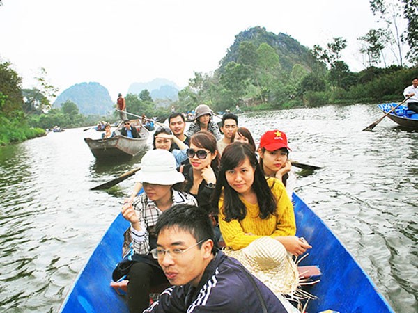 Du lịch tâm linh: Lo lắng vì... đông khách ảnh 1 Du lịch tâm linh: Lo lắng vì... đông khách ảnh 1