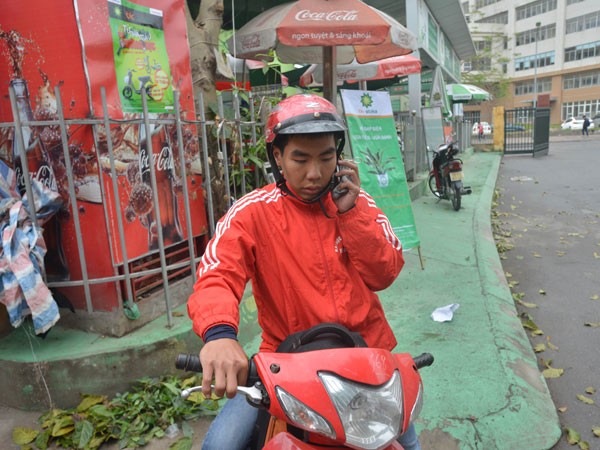 Chàng sinh viên chạy "xe ôm" cứu bạn bị bạo bệnh ảnh 1 Chàng sinh viên chạy "xe ôm" cứu bạn bị bạo bệnh ảnh 1