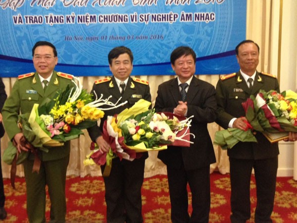 Trao Kỷ niệm chương "Vì sự nghiệp âm nhạc" cho 5 hội viên Chi hội Nhạc sĩ CAND ảnh 1 Trao Kỷ niệm chương "Vì sự nghiệp âm nhạc" cho 5 hội viên Chi hội Nhạc sĩ CAND ảnh 1
