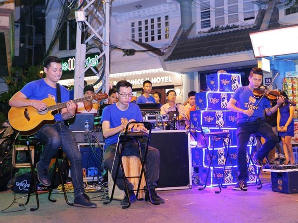 Thưởng thức nghệ thuật theo cách "bình dân" ảnh 2 Thưởng thức nghệ thuật theo cách "bình dân" ảnh 2