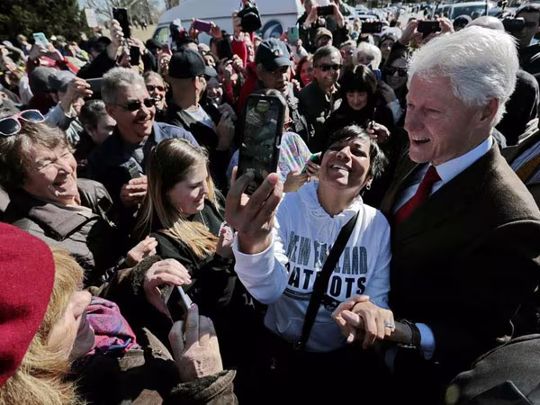 Cựu Tổng thống Mỹ Bill Clinton bị nghi vận động tranh cử cho vợ ảnh 1 Cựu Tổng thống Mỹ Bill Clinton bị nghi vận động tranh cử cho vợ ảnh 1