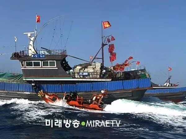 Hàn Quốc truy quét tàu cá Trung Quốc đánh bắt trái phép ảnh 1 Hàn Quốc truy quét tàu cá Trung Quốc đánh bắt trái phép ảnh 1