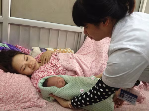 Hiện nay khó xảy ra trao nhầm hay đánh tráo con trong bệnh viện ảnh 1 Hiện nay khó xảy ra trao nhầm hay đánh tráo con trong bệnh viện ảnh 1