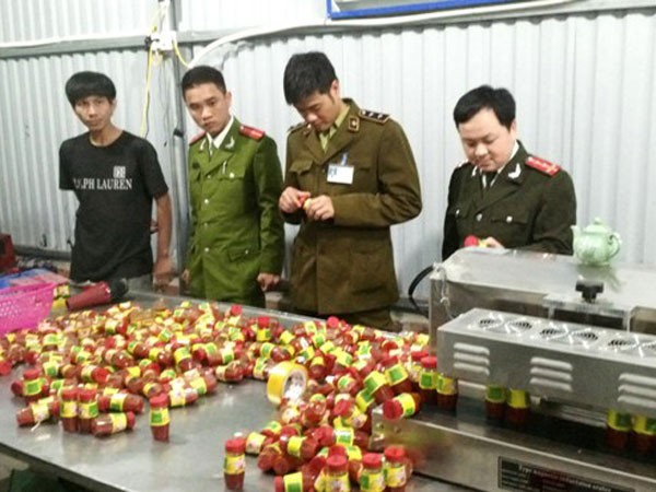 Vụ sản xuất hàng vạn lọ sa tế tôm giả: Ăn cắp công nghệ của anh chồng ảnh 1 Vụ sản xuất hàng vạn lọ sa tế tôm giả: Ăn cắp công nghệ của anh chồng ảnh 1
