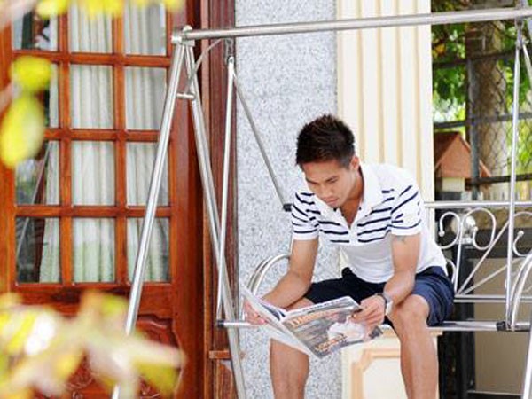 Nhọc nhằn "bơi" giữa dòng đời ảnh 1 Nhọc nhằn "bơi" giữa dòng đời ảnh 1