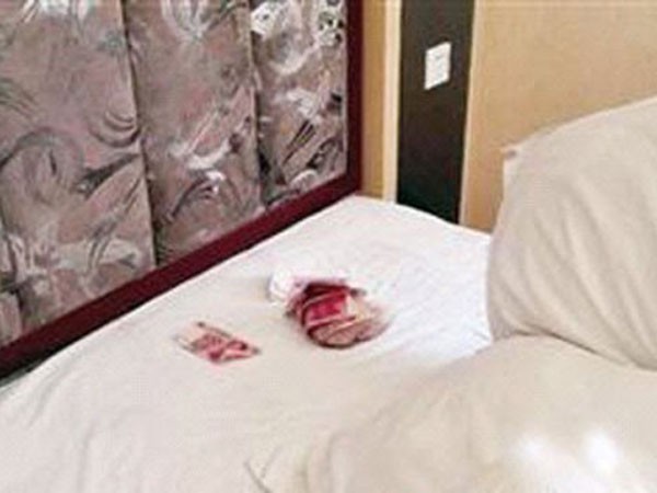 Thuê phòng nghỉ, nhặt được tiền dưới gối ảnh 1 Thuê phòng nghỉ, nhặt được tiền dưới gối ảnh 1