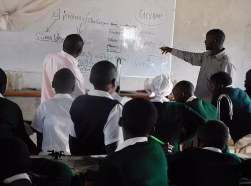 Chân dung "thầy giáo làng" ở Kenya - người xuất sắc giành giải "Giáo viên toàn cầu" 2019 ảnh 2 Chân dung "thầy giáo làng" ở Kenya - người xuất sắc giành giải "Giáo viên toàn cầu" 2019 ảnh 2