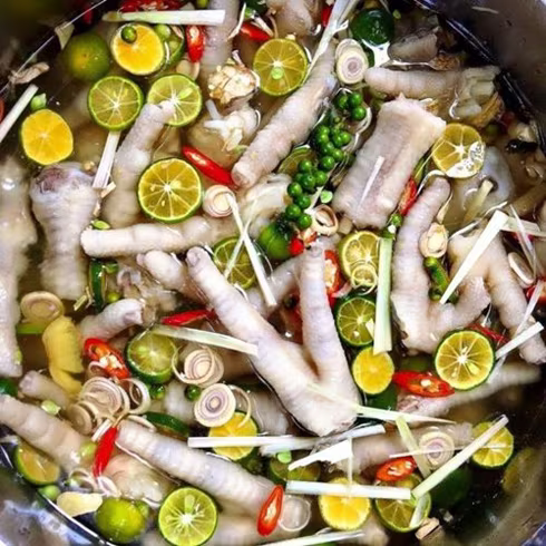 Chân gà - món mới trong bản đồ ẩm thực Hà Nội ảnh 2