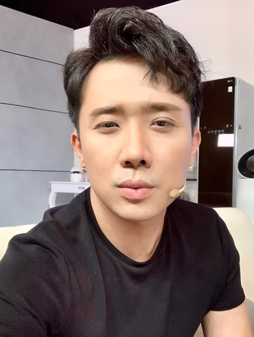 Chạnh lòng khi bị công kích giữa đại dịch "nhiều tiền mà chưa từ thiện" ảnh 1