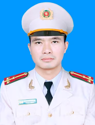 10. Trinh sát ma túy trẻ đầy bản lĩnh Thượng úy Phạm Văn Điệp (SN 1988), cán bộ Đội Cảnh sát điều tra tội phạm về ma túy, CAH Sóc Sơn điểm sơ qua đầu việc trong năm 2019 của mình là: Đấu tranh với 7 đối tượng trong 2 chuyên án trinh sát là đường dây mua bán trái phép chất ma túy liên huyện và liên tỉnh; Trực tiếp trinh sát, phát hiện và lập kế hoạch đấu tranh 6 vụ án, bắt giữ 11 đối tượng mua bán trái phép chất ma túy; trinh sát bắt giữ 1 đối tượng truy nã đặc biệt nguy hiểm…