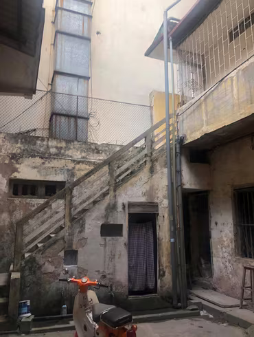 Níu giữ "chứng nhân lịch sử" trong biệt thự cổ Hà Nội (bài 2): Ký ức cuộc đời từ những khu nhà cũ ảnh 4 Níu giữ "chứng nhân lịch sử" trong biệt thự cổ Hà Nội (bài 2): Ký ức cuộc đời từ những khu nhà cũ ảnh 4