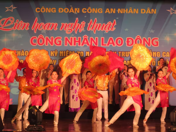 Sôi nổi Liên hoan nghệ thuật công nhân lao động ảnh 3 Sôi nổi Liên hoan nghệ thuật công nhân lao động ảnh 3