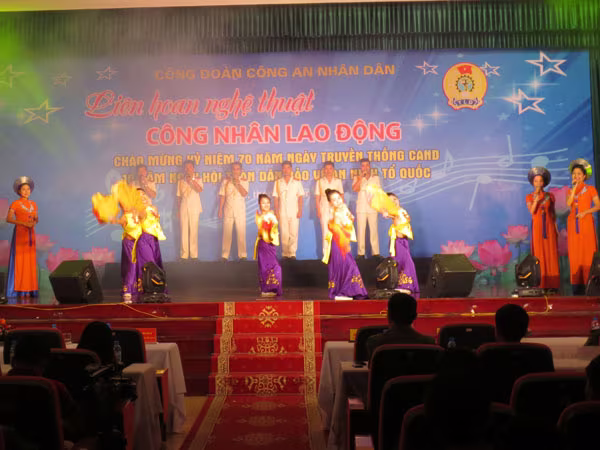 Sôi nổi Liên hoan nghệ thuật công nhân lao động ảnh 5 Sôi nổi Liên hoan nghệ thuật công nhân lao động ảnh 5