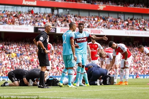 Giroud may mắn thoát khỏi chấn thương sọ não ảnh 9 Giroud may mắn thoát khỏi chấn thương sọ não ảnh 9