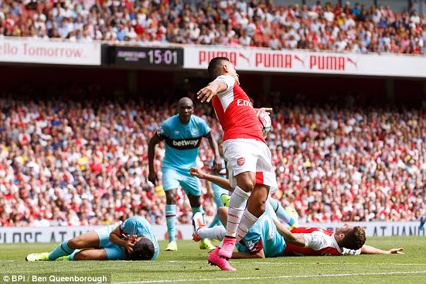 Giroud may mắn thoát khỏi chấn thương sọ não ảnh 5 Giroud may mắn thoát khỏi chấn thương sọ não ảnh 5