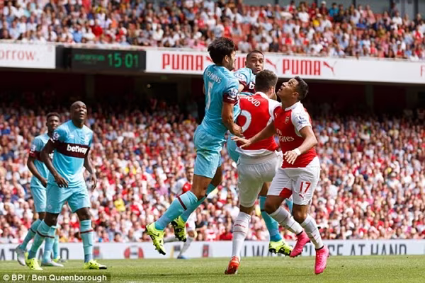 Giroud may mắn thoát khỏi chấn thương sọ não ảnh 4 Giroud may mắn thoát khỏi chấn thương sọ não ảnh 4