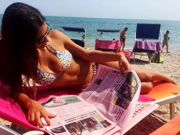 Nữ trọng tài xinh đẹp bất ngờ treo còi, chuyển sang làm bình luận viên ảnh 2