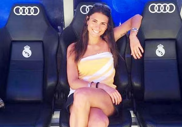 Nữ trọng tài xinh đẹp bất ngờ treo còi, chuyển sang làm bình luận viên ảnh 3