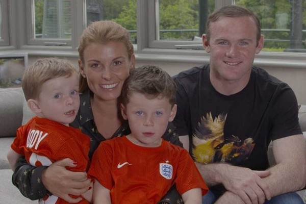 Rooney thích làm thơ và thường viết thư tình cho vợ ảnh 8 Rooney thích làm thơ và thường viết thư tình cho vợ ảnh 8