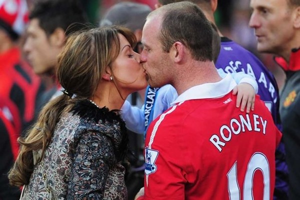 Rooney thích làm thơ và thường viết thư tình cho vợ ảnh 1 Rooney thích làm thơ và thường viết thư tình cho vợ ảnh 1