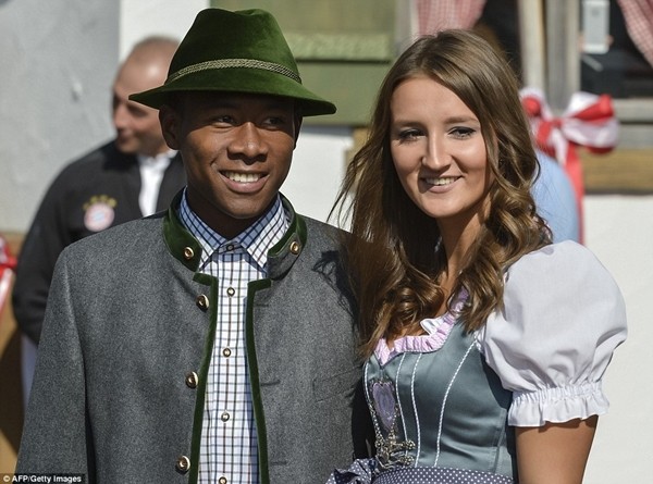 Dàn WAGs Bayern Munich khoe sắc trong lễ hội Oktoberfest ảnh 9 Dàn WAGs Bayern Munich khoe sắc trong lễ hội Oktoberfest ảnh 9