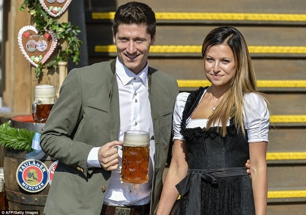 Dàn WAGs Bayern Munich khoe sắc trong lễ hội Oktoberfest ảnh 1 Dàn WAGs Bayern Munich khoe sắc trong lễ hội Oktoberfest ảnh 1