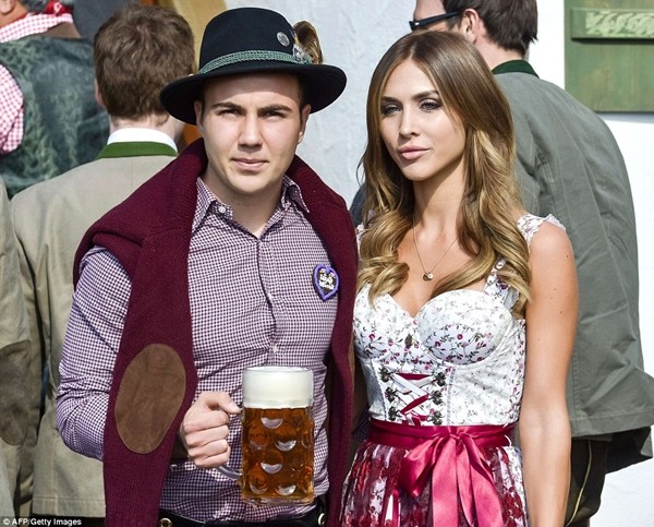 Dàn WAGs Bayern Munich khoe sắc trong lễ hội Oktoberfest ảnh 2 Dàn WAGs Bayern Munich khoe sắc trong lễ hội Oktoberfest ảnh 2