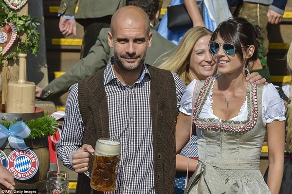 Dàn WAGs Bayern Munich khoe sắc trong lễ hội Oktoberfest ảnh 3 Dàn WAGs Bayern Munich khoe sắc trong lễ hội Oktoberfest ảnh 3
