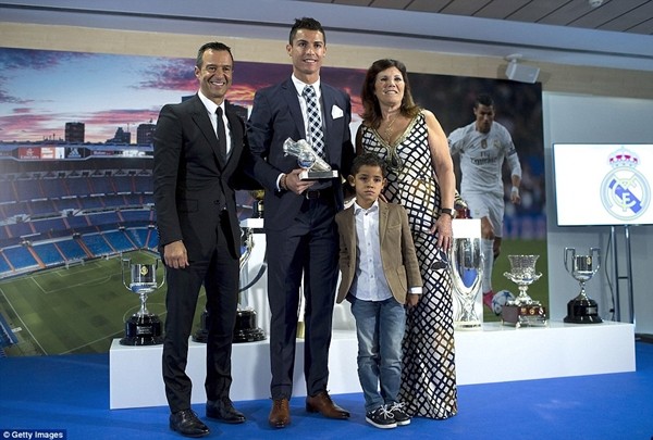 Real Madrid mở "đại tiệc" tôn vinh Ronaldo ảnh 11 Real Madrid mở "đại tiệc" tôn vinh Ronaldo ảnh 11