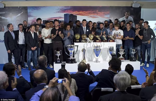 Real Madrid mở "đại tiệc" tôn vinh Ronaldo ảnh 12 Real Madrid mở "đại tiệc" tôn vinh Ronaldo ảnh 12