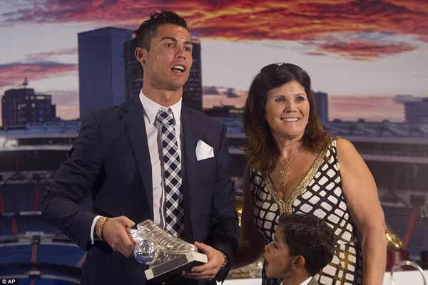Real Madrid mở "đại tiệc" tôn vinh Ronaldo ảnh 4 Real Madrid mở "đại tiệc" tôn vinh Ronaldo ảnh 4