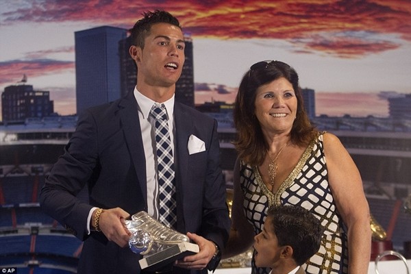 Real Madrid mở "đại tiệc" tôn vinh Ronaldo ảnh 4 Real Madrid mở "đại tiệc" tôn vinh Ronaldo ảnh 4