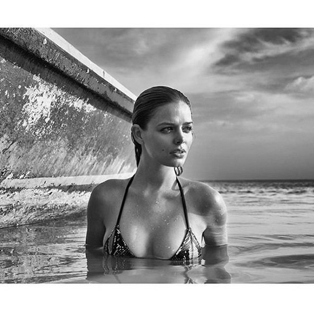Bạn gái Raonic nóng bỏng trong trang phục bikini ảnh 5 Bạn gái Raonic nóng bỏng trong trang phục bikini ảnh 5
