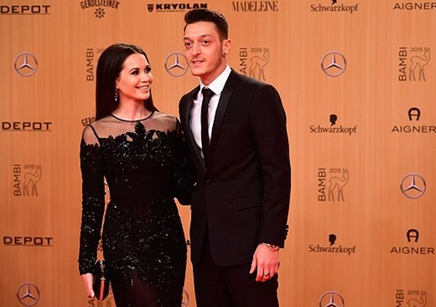 Rộ tin đồn Ozil tái hợp với người yêu cũ nổi tiếng ảnh 2 Rộ tin đồn Ozil tái hợp với người yêu cũ nổi tiếng ảnh 2