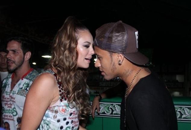 Neymar "phá két" để tặng quà cho nữ diễn viên xinh đẹp ảnh 7 Neymar "phá két" để tặng quà cho nữ diễn viên xinh đẹp ảnh 7