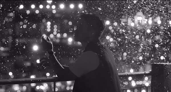 Hà Anh Tuấn hôn bạn gái khiến người hâm mộ xao xuyến ảnh 1 Hà Anh Tuấn hôn bạn gái khiến người hâm mộ xao xuyến ảnh 1