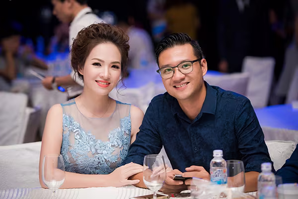 Hoa hậu Dương Thuỳ Linh rạng rỡ hội ngộ Hoa hậu Thuỳ Lâm ảnh 4  Hoa hậu Dương Thuỳ Linh rạng rỡ hội ngộ Hoa hậu Thuỳ Lâm ảnh 4