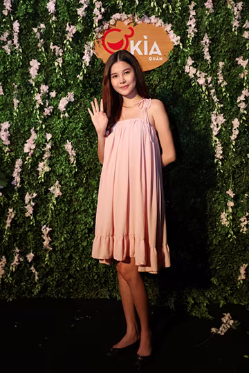 Ngọc Trinh mừng "bà trùm chân dài" Hạ Vy lên chức ảnh 7