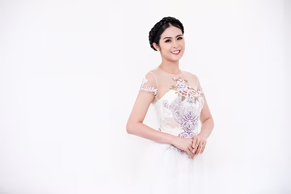 Hoa hậu Đỗ Mỹ Linh làm cô dâu lộng lẫy ảnh 9 Hoa hậu Đỗ Mỹ Linh làm cô dâu lộng lẫy ảnh 9