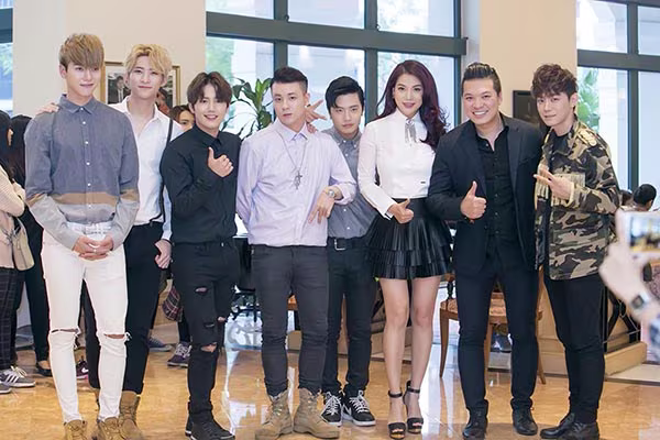 Trương Ngọc Ánh cùng nhóm nhạc Hàn Quốc Offroad tái hiện cảnh trong phim "Truy sát" ảnh 4 Trương Ngọc Ánh cùng nhóm nhạc Hàn Quốc Offroad tái hiện cảnh trong phim "Truy sát" ảnh 4