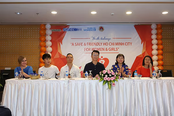 Kim Lý, Hoàng Bách hành động "Vì những người phụ nữ quanh ta" ảnh 4