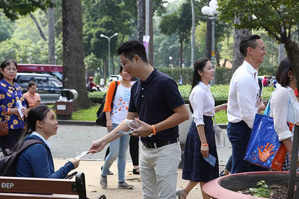 Kim Lý, Hoàng Bách hành động "Vì những người phụ nữ quanh ta" ảnh 5