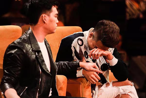 Đỗ Hiếu khóc nức nở khi học trò dừng bước ảnh 6 Đỗ Hiếu khóc nức nở khi học trò dừng bước ảnh 6