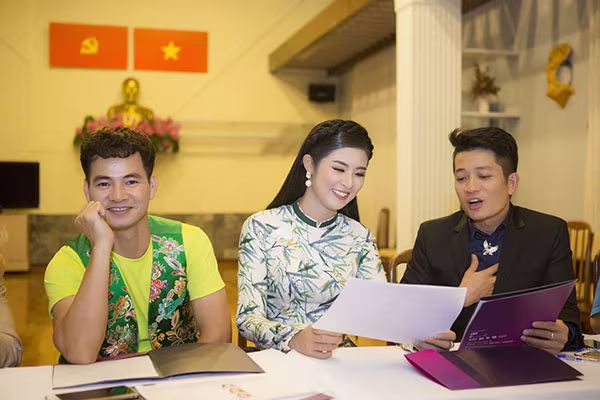 Ngọc Hân ngồi ghế nóng cùng Chi Bảo, Xuân Bắc ảnh 8 Ngọc Hân ngồi ghế nóng cùng Chi Bảo, Xuân Bắc ảnh 8