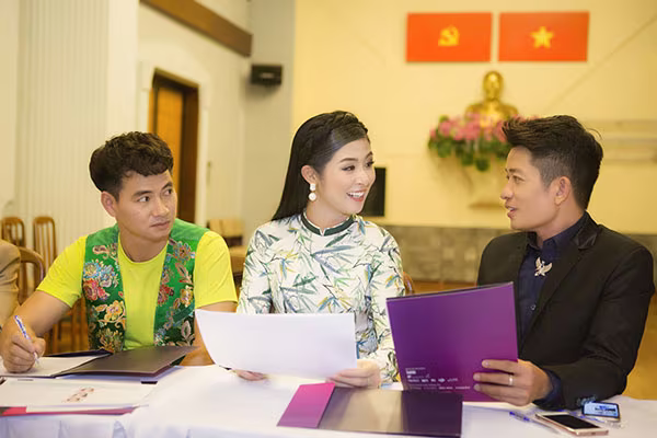 Ngọc Hân ngồi ghế nóng cùng Chi Bảo, Xuân Bắc ảnh 5 Ngọc Hân ngồi ghế nóng cùng Chi Bảo, Xuân Bắc ảnh 5