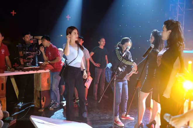 Rocker Nguyễn thích thú khi được Trương Ngọc Ánh hướng dẫn diễn xuất ảnh 9 Rocker Nguyễn thích thú khi được Trương Ngọc Ánh hướng dẫn diễn xuất ảnh 9
